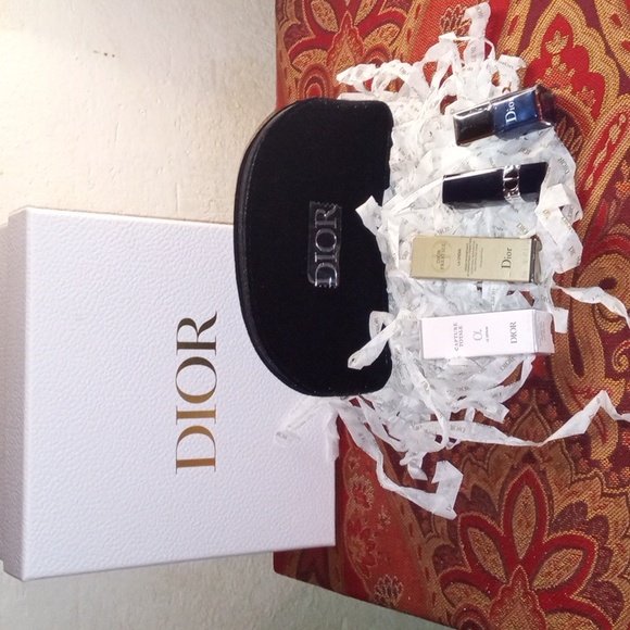 Dior Makeup And Pouch Bundle - Picture 2 of 7